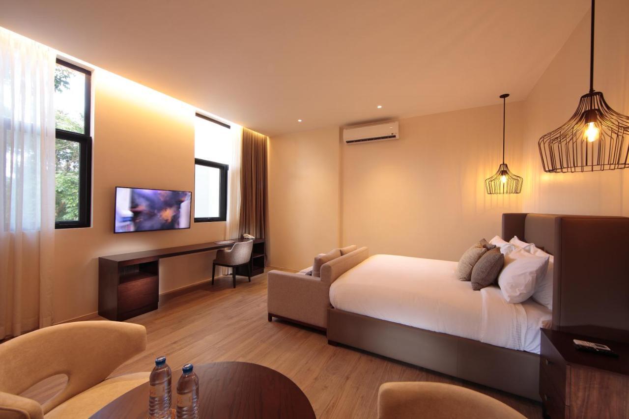 Deluxe King Suite